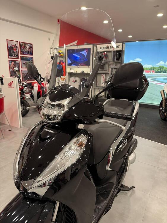 Honda SH 300 i ABS (2016 - 20) (2)