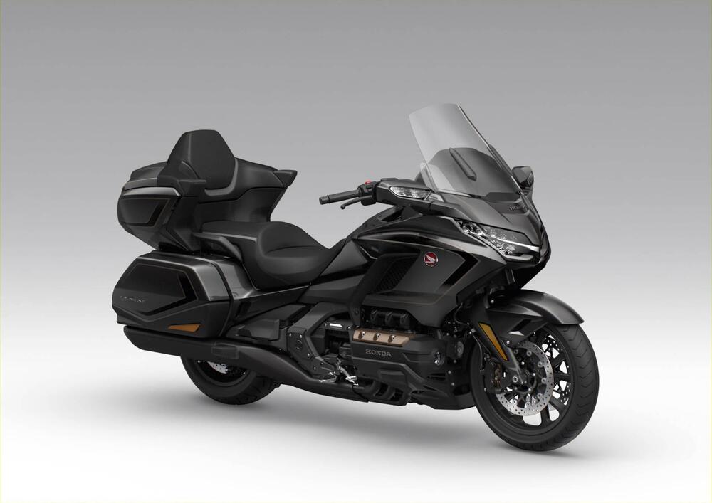 Honda GL 1800 Gold Wing Tour (2025) (2)