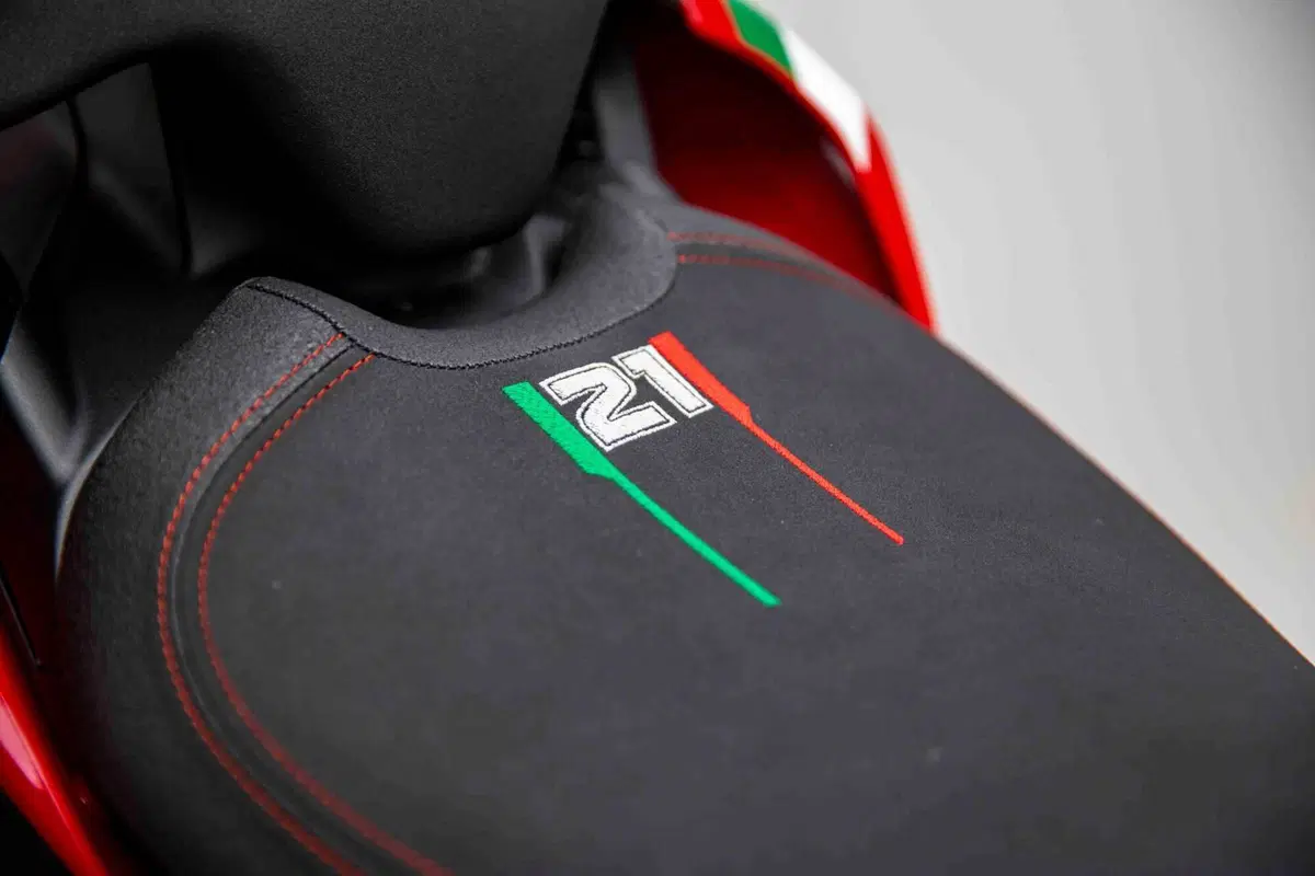 Ducati Panigale V2 Bayliss 1st Championship 20th Anniversary (2021 - 24) (16)