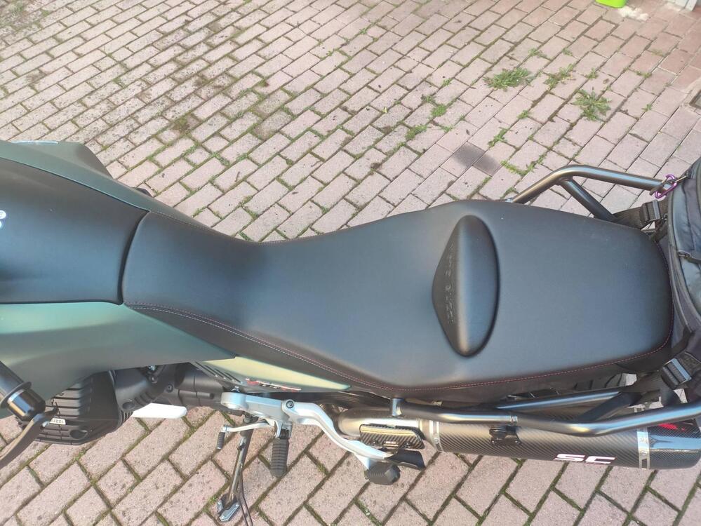 Moto Guzzi V85 TT (2021 - 23) (3)