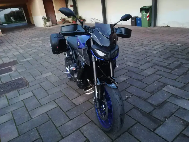 Yamaha MT-09 (2017 - 20) (4)