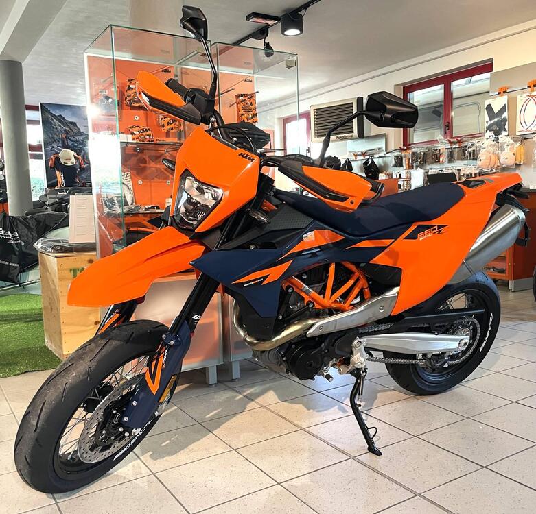 KTM 690 SMC R (2026)