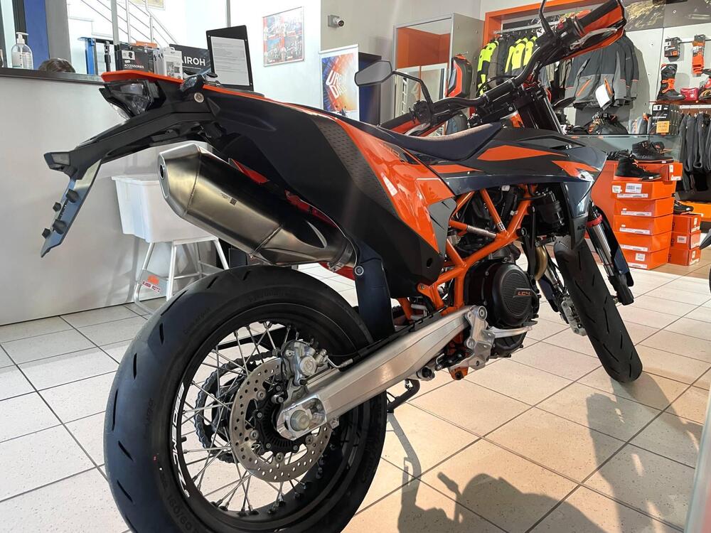 KTM 690 SMC R (2026) (2)