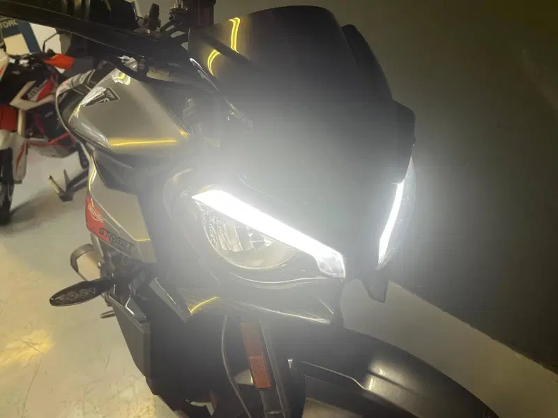 Triumph Street Triple 765 RS (2023 - 26) (10)