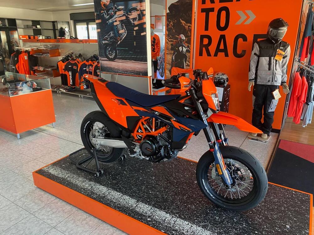 KTM 690 SMC R (2026)