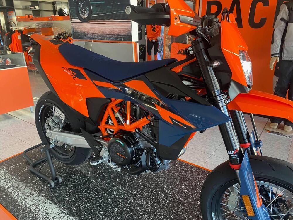 KTM 690 SMC R (2026) (2)