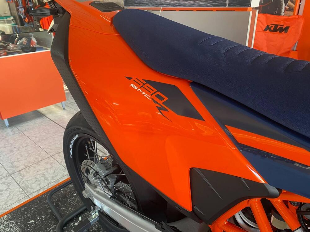 KTM 690 SMC R (2026) (3)