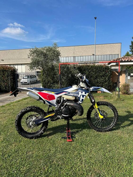 Husqvarna TE 300i (2019) (2)