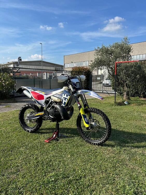 Husqvarna TE 300i (2019) (4)