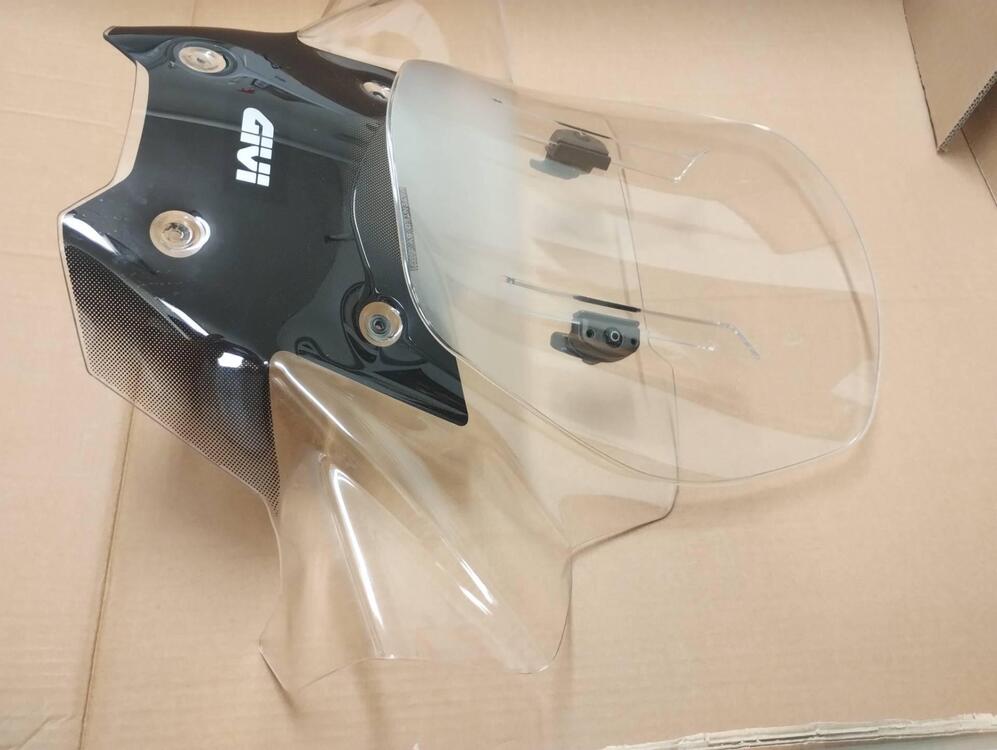 Parabrezza Givi Honda Forza 750 2021 - 2024 (3)