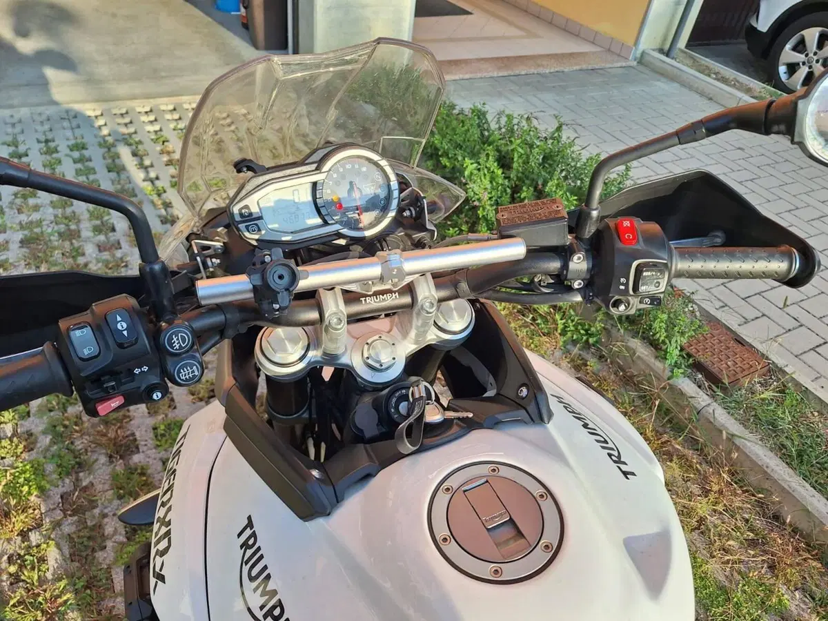 Triumph Tiger 800 XRx (2015 - 17) (8)