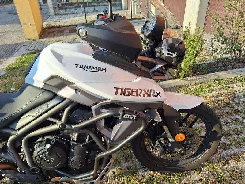 Triumph Tiger 800 XRx (2015 - 17) (12)