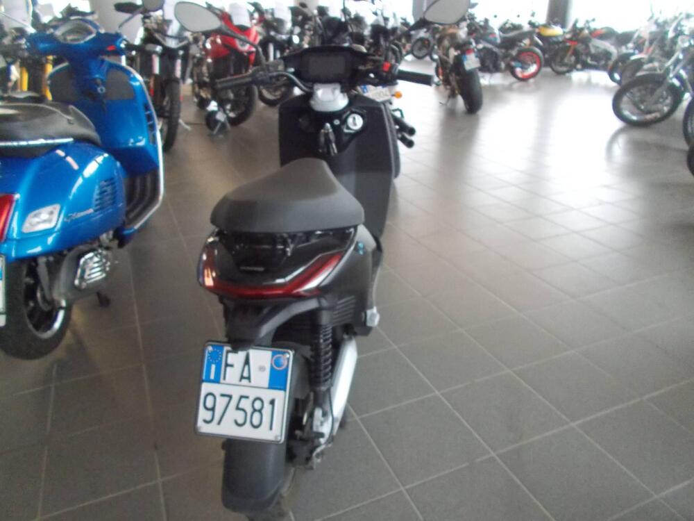 Piaggio 1 Active (2022 - 25) (2)
