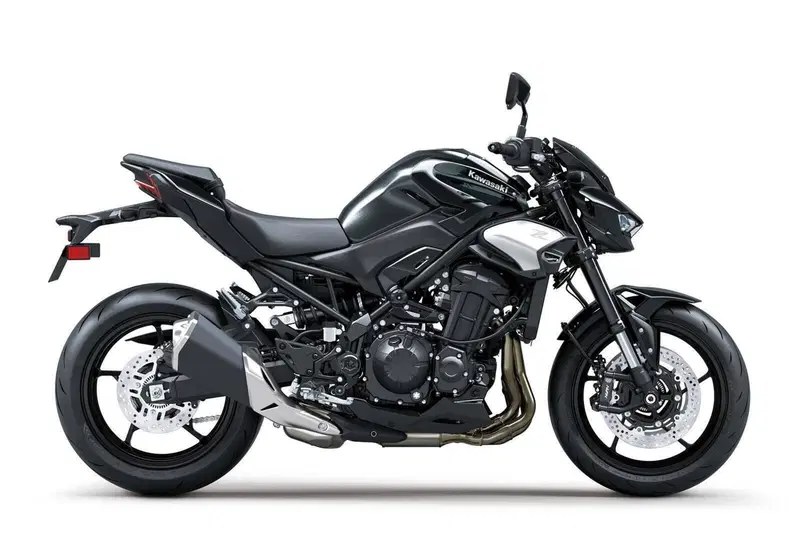 Kawasaki Z 900 (2025 - 26) (2)