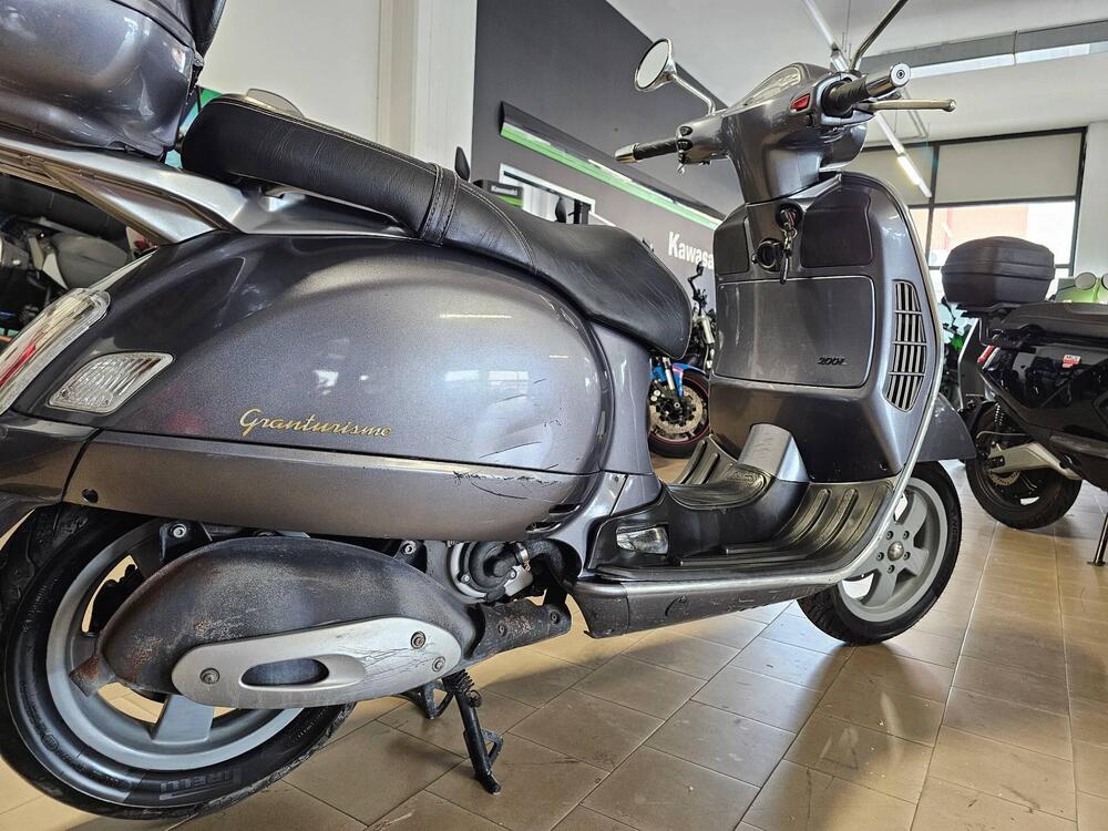 Vespa Granturismo 200 L (4)