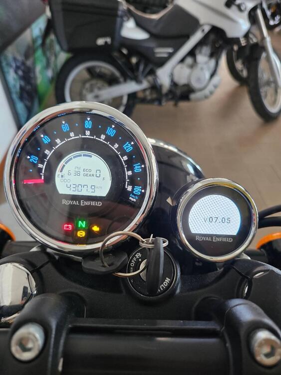 Royal Enfield Meteor 350 Fireball (2021 - 25) (2)