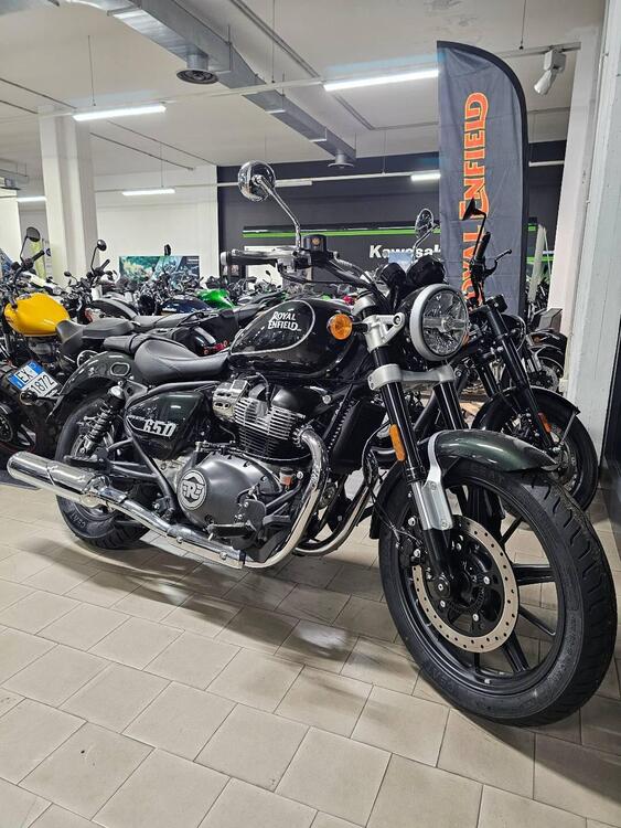 Royal Enfield Super Meteor 650 (2023 - 25) (2)