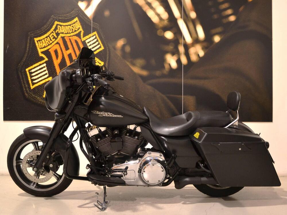 Harley-Davidson 1690 Street Glide (2011 - 13) - FLHX (4)