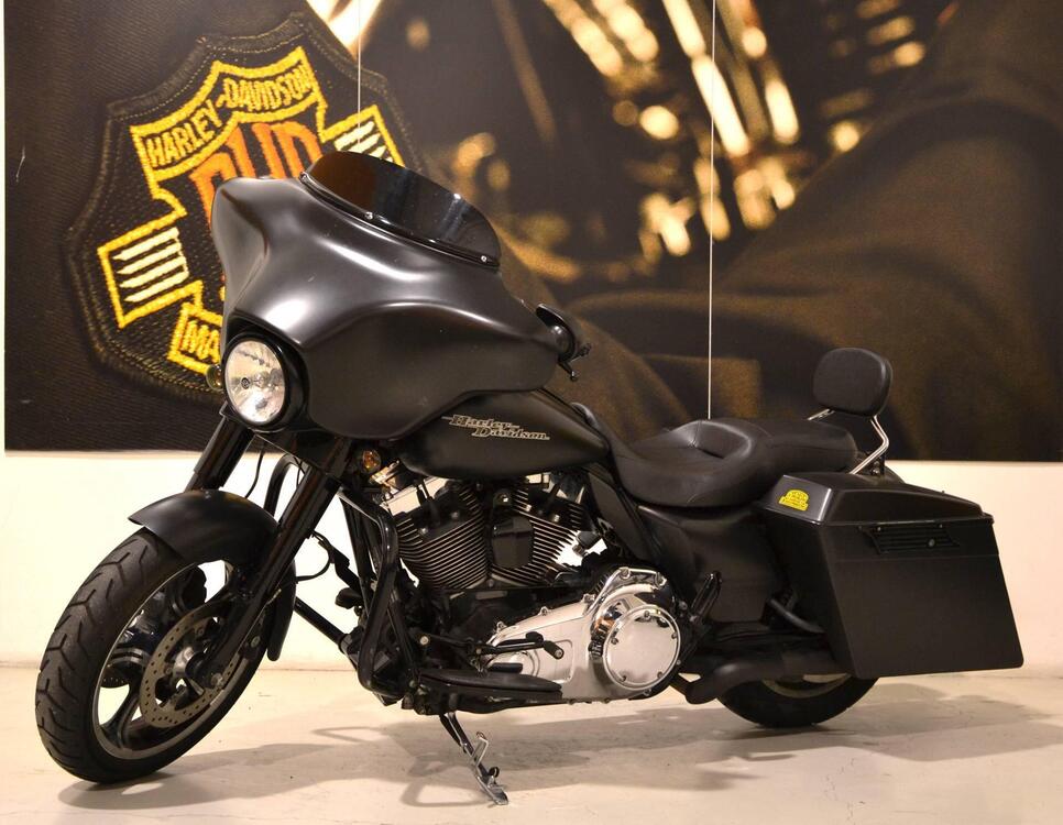 Harley-Davidson 1690 Street Glide (2011 - 13) - FLHX (2)