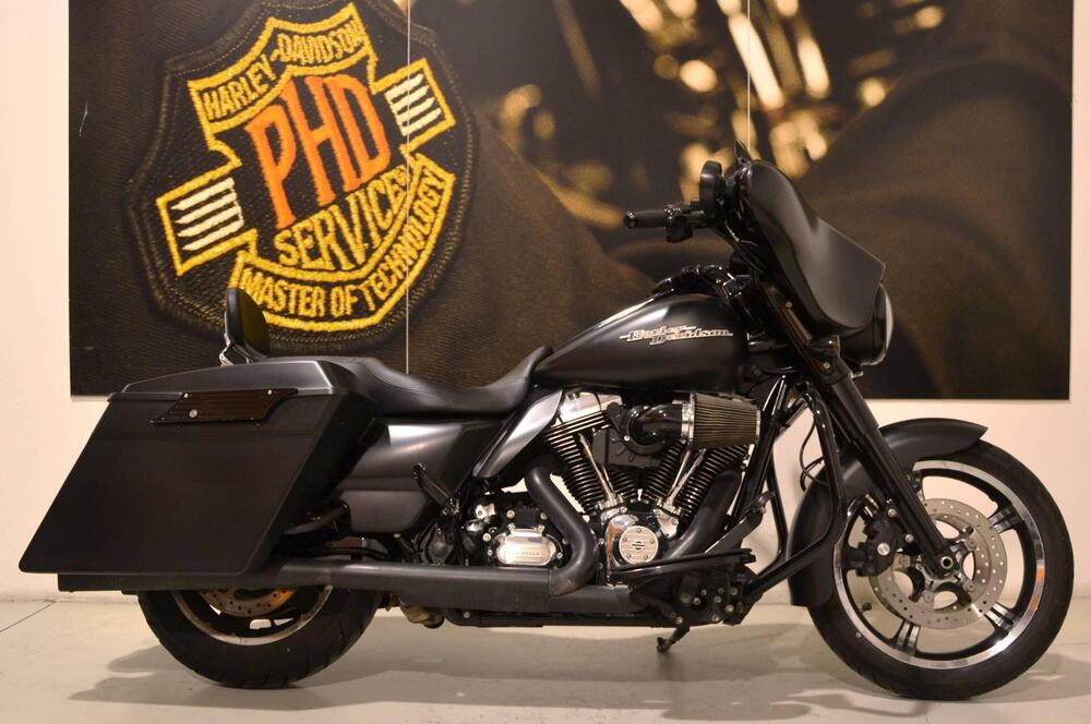 Harley-Davidson 1690 Street Glide (2011 - 13) - FLHX (3)