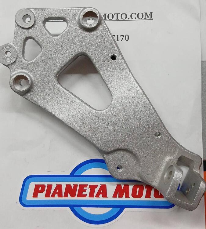 43821-27A01 Staffa poggiapiede sx GSX Suzuki