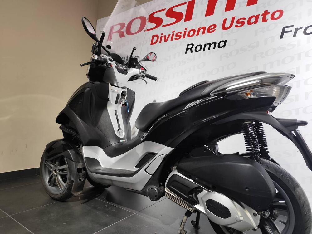 Piaggio MP3 300 (2010 - 11) (3)