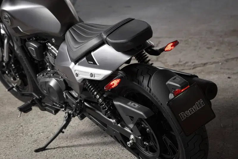 Benelli Leoncino 400 Bobber (2026) (9)