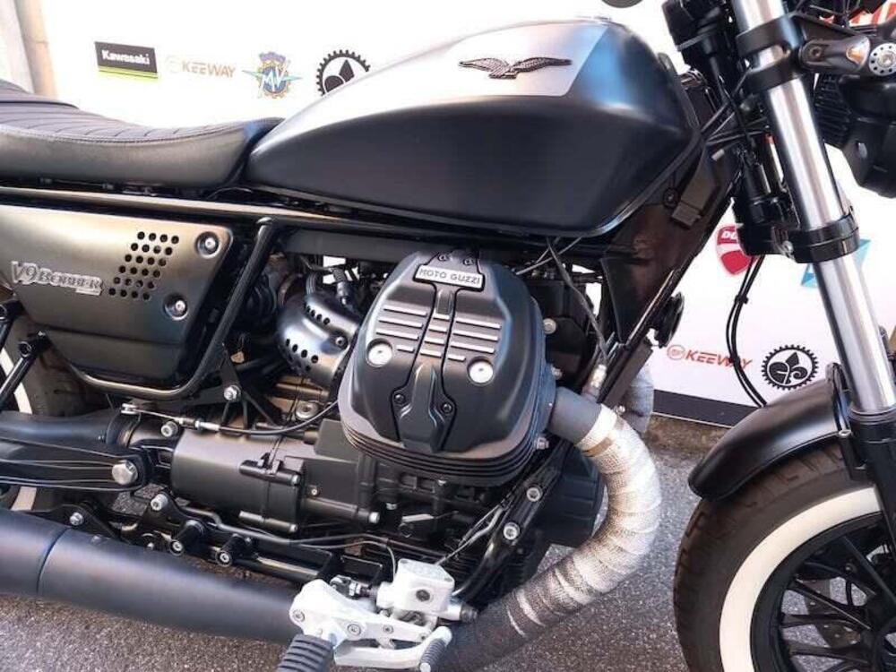 Moto Guzzi V9 Bobber (2021 - 25) (5)