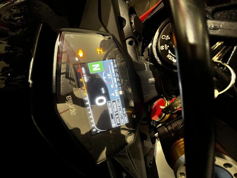 Aprilia Tuono V4 Factory (2017 - 18) (3)