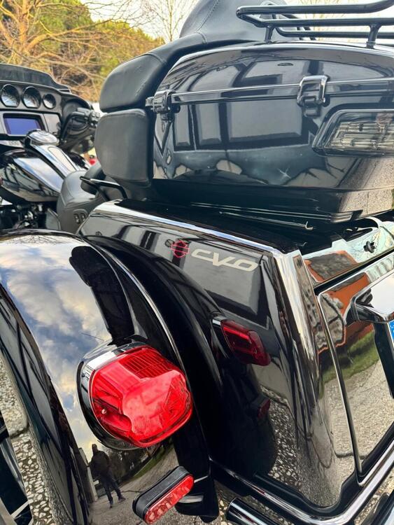 Harley-Davidson 117 CVO Tri Glide Ultra (2020) - FLHTCUTGSE_AF (2)