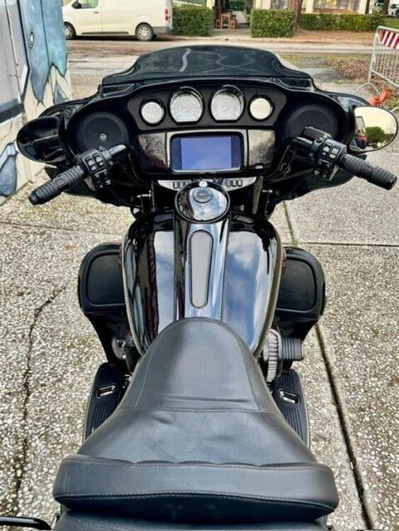 Harley-Davidson 117 CVO Tri Glide Ultra (2020) - FLHTCUTGSE_AF (3)