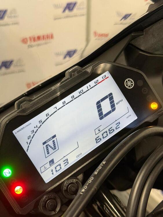 Yamaha YZF R3 (2021 - 24) (4)