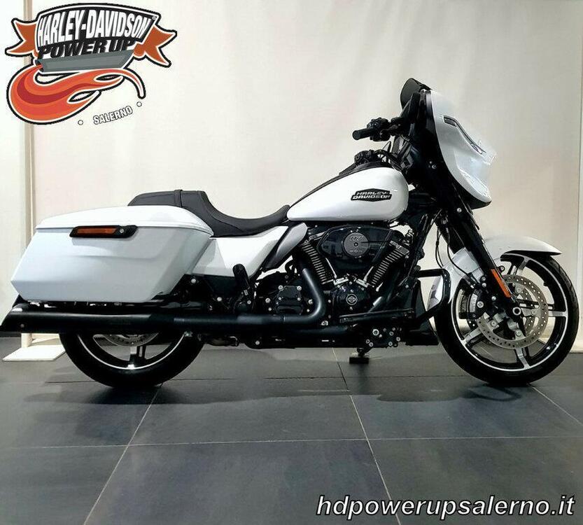 Harley-Davidson 117 Street Glide (2021) - FLHXSE (2)