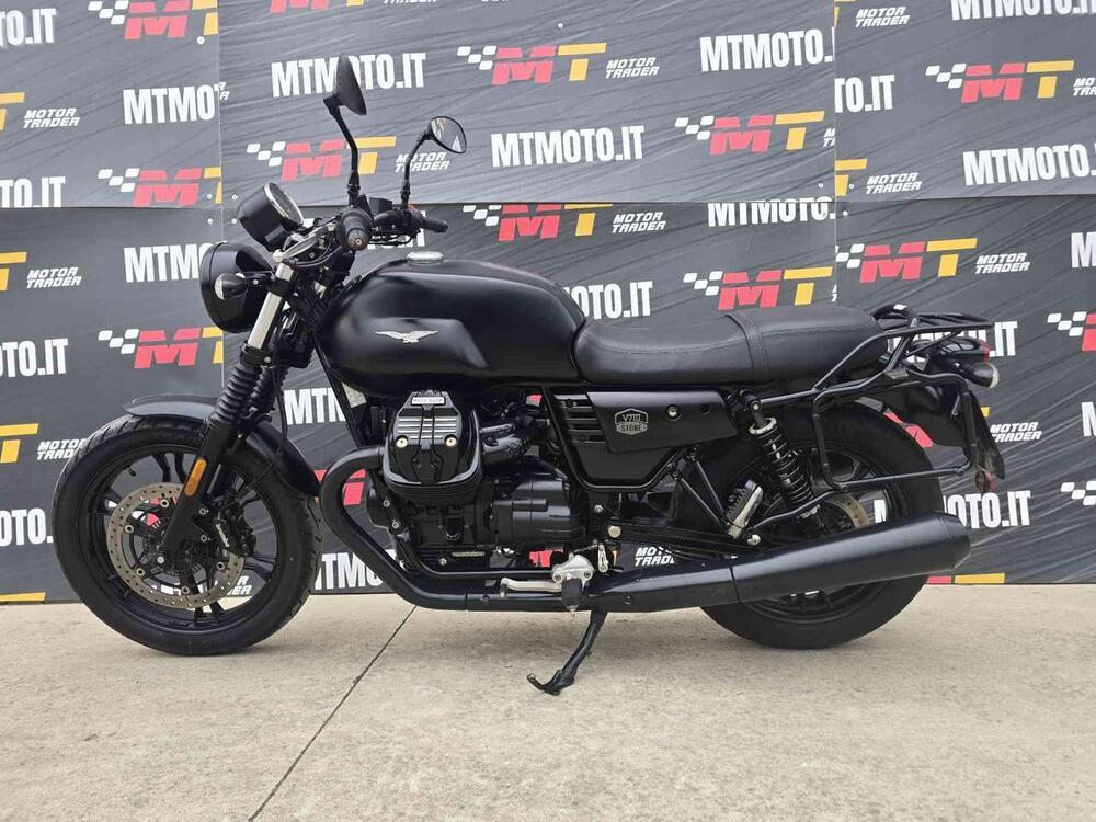 Moto Guzzi V7 III Stone (2017 - 20) (2)