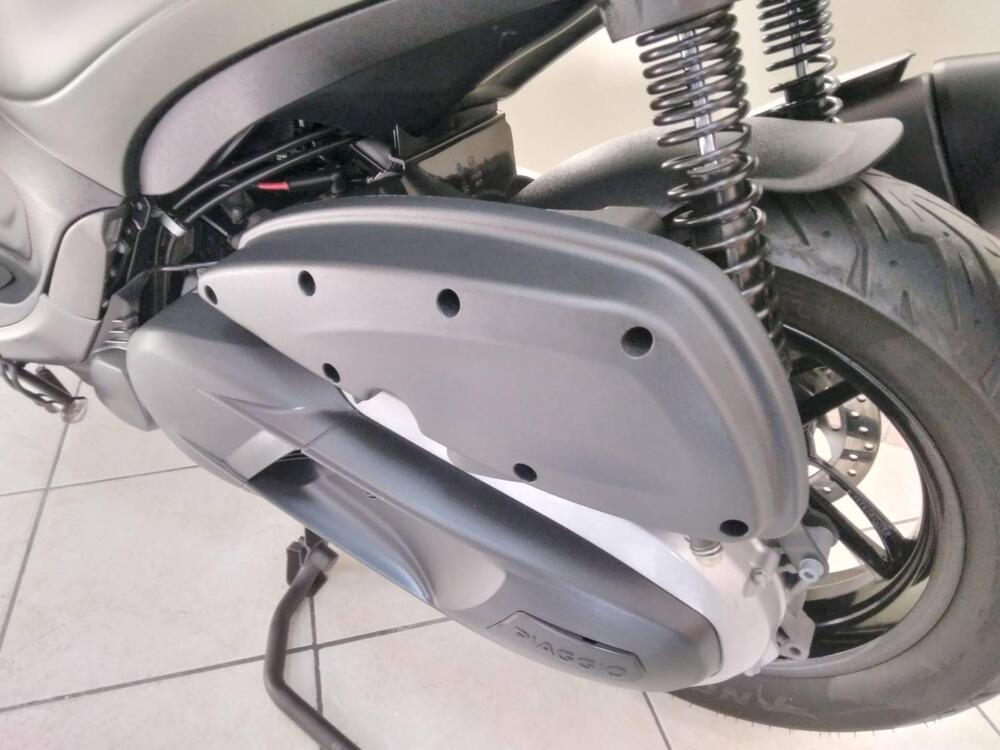 Piaggio Beverly 350 ABS (2016 - 20) (4)