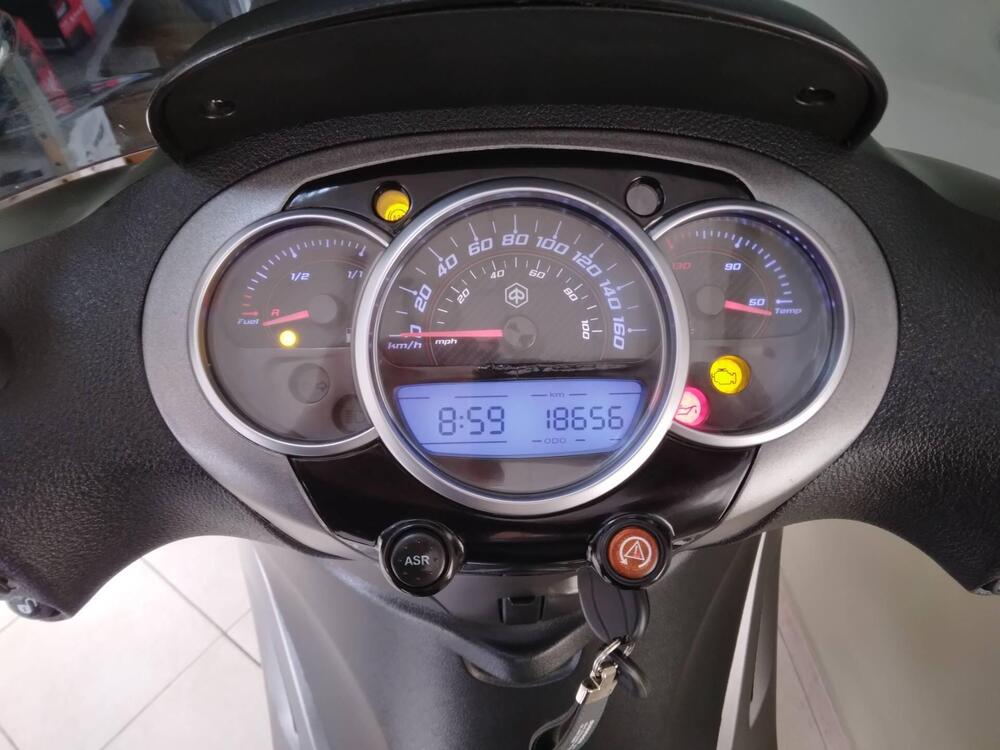 Piaggio Beverly 350 ABS (2016 - 20) (5)