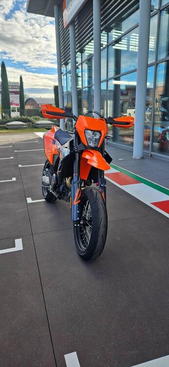 KTM 690 SMC R (2026) (3)