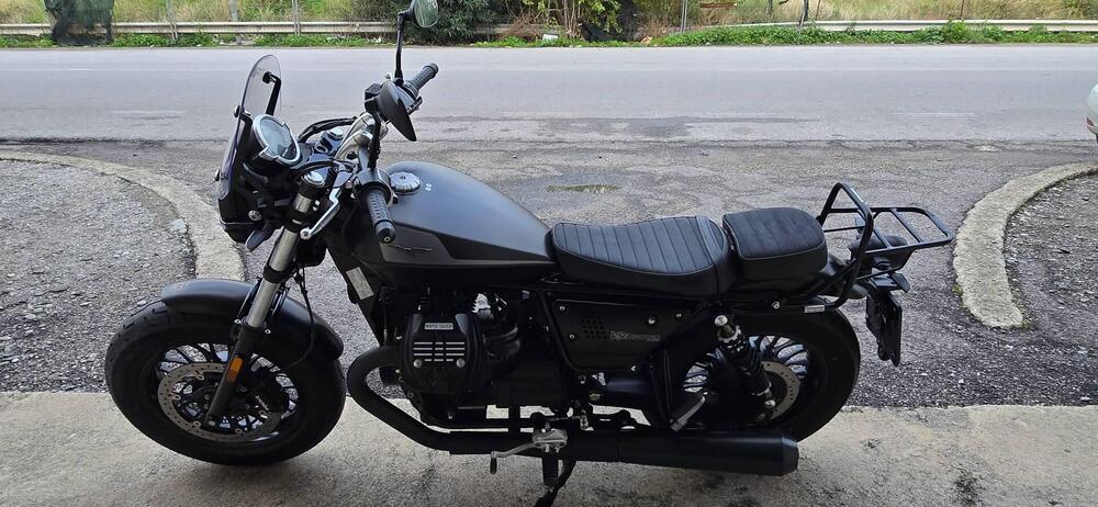 Moto Guzzi V9 Bobber (2018 - 20) (2)