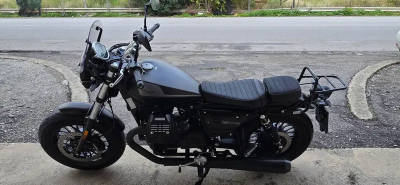Moto Guzzi V9 Bobber (2018 - 20) (2)