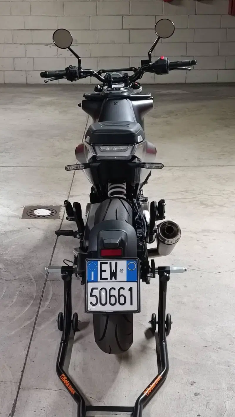 Husqvarna Svartpilen 401 (2021 - 23) (6)