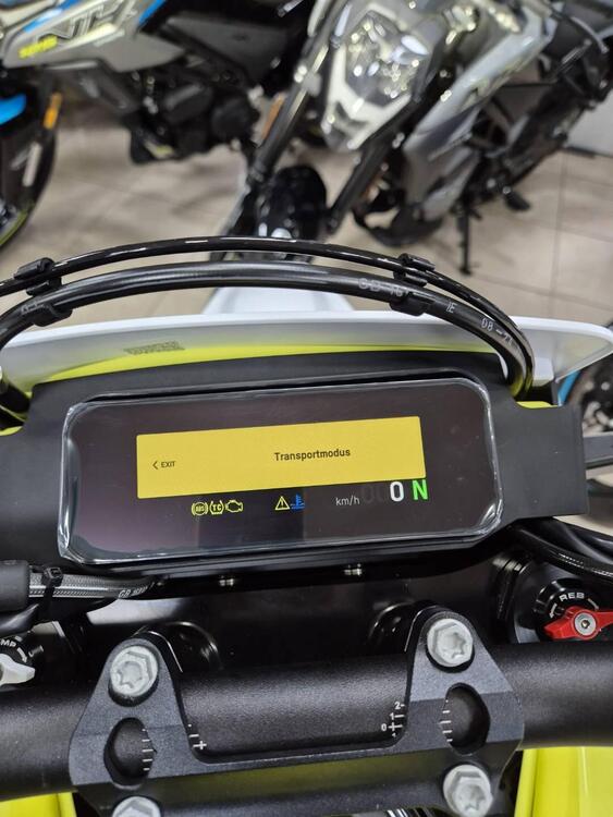 Husqvarna 701 Supermoto (2026) (5)