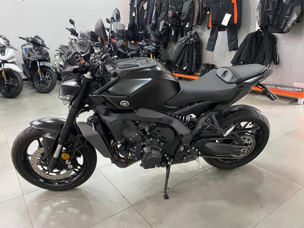 Yamaha MT-09 Y-AMT (2024 - 25) (2)