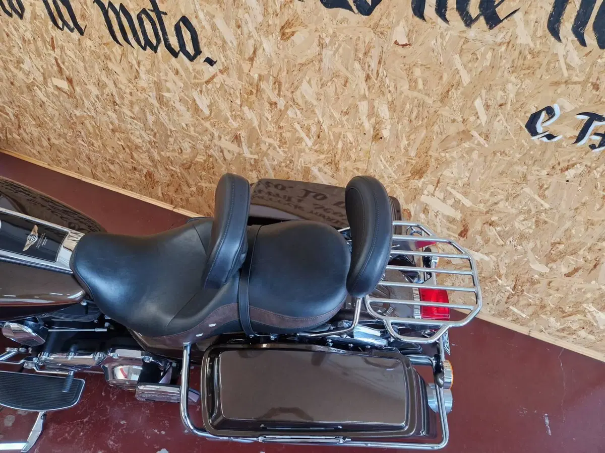 Harley-Davidson 1690 Road King (2013 - 16) - FLHR (8)