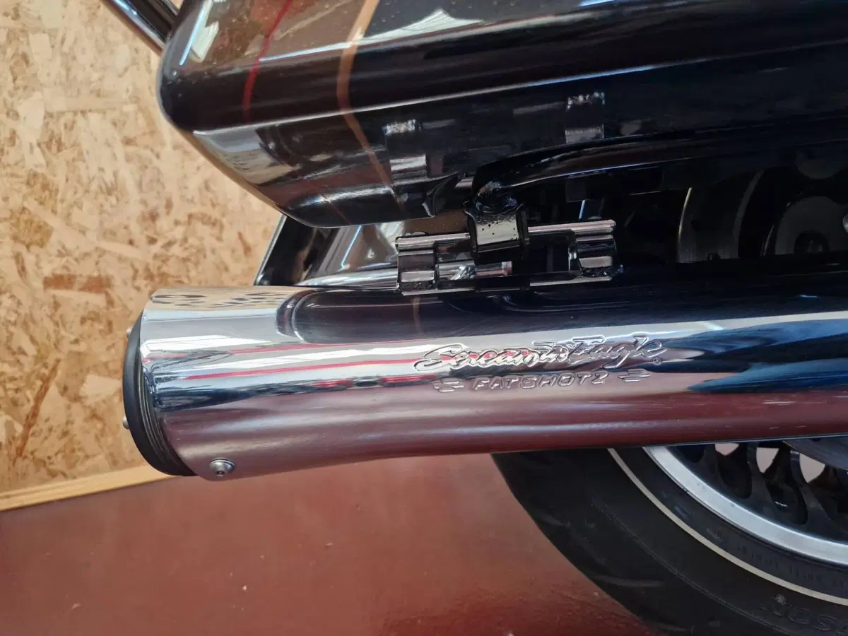 Harley-Davidson 1690 Road King (2013 - 16) - FLHR (13)