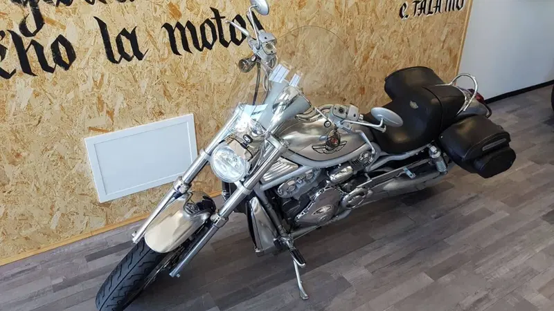 Harley-Davidson 1130 V-Rod (2002 - 05) - VRSCA (2)