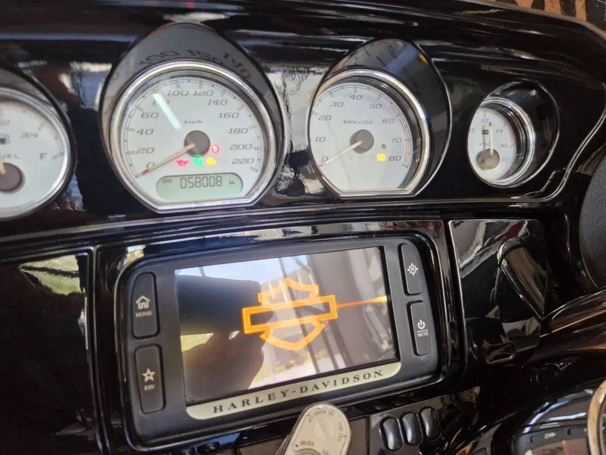 Harley-Davidson 107 Street Glide Special (2017 - 19) - FLHXS (14)