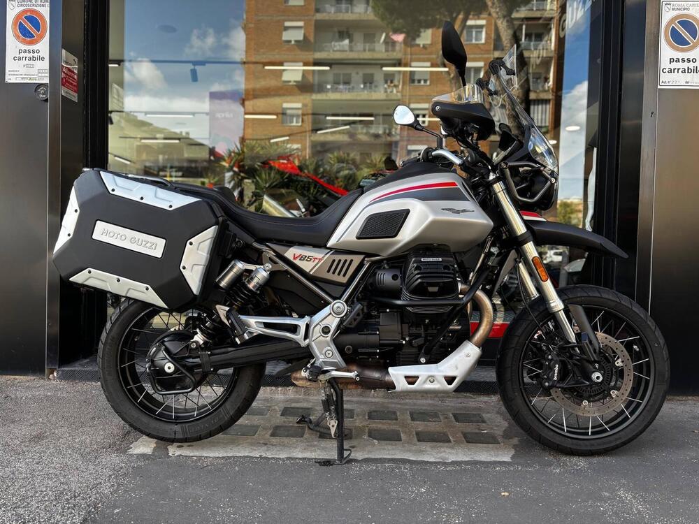 Moto Guzzi V85 TT Travel (2021 - 23)