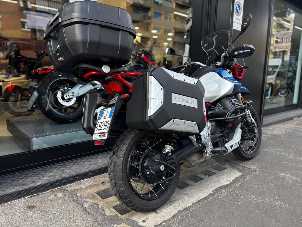 Moto Guzzi V85 TT Evocative Graphics (2021 - 23) (2)