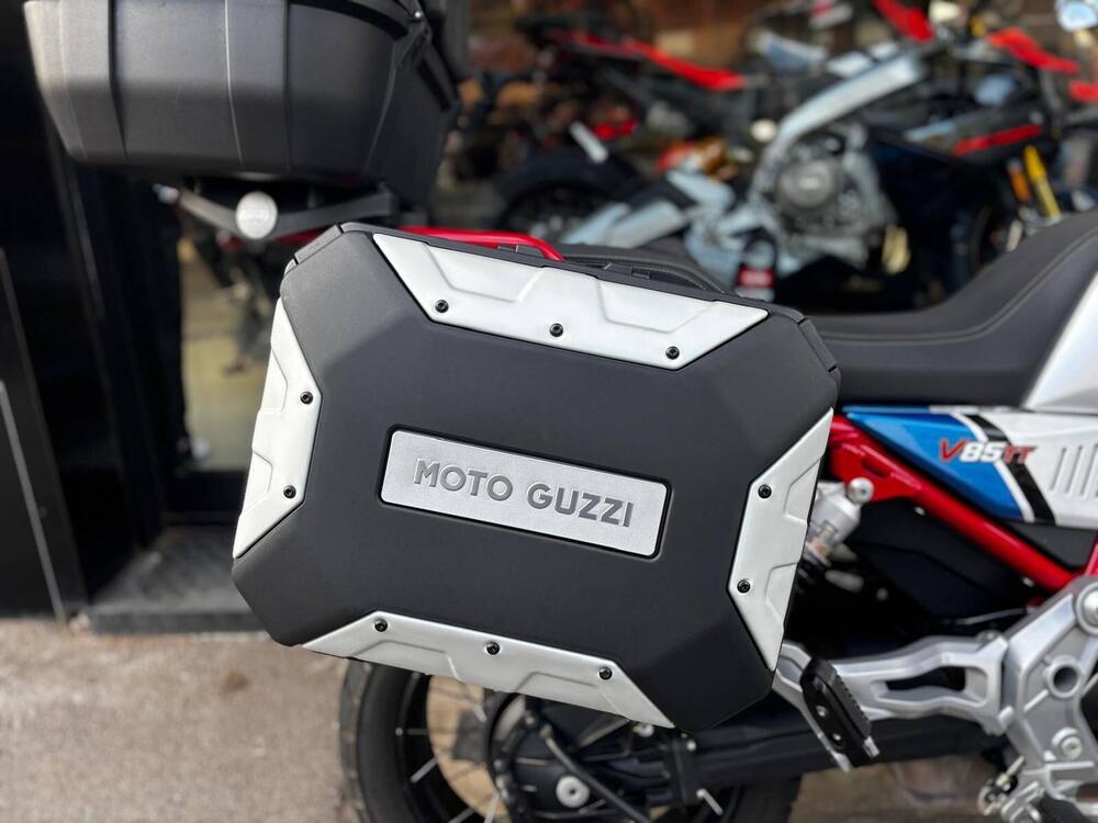 Moto Guzzi V85 TT Evocative Graphics (2021 - 23) (3)
