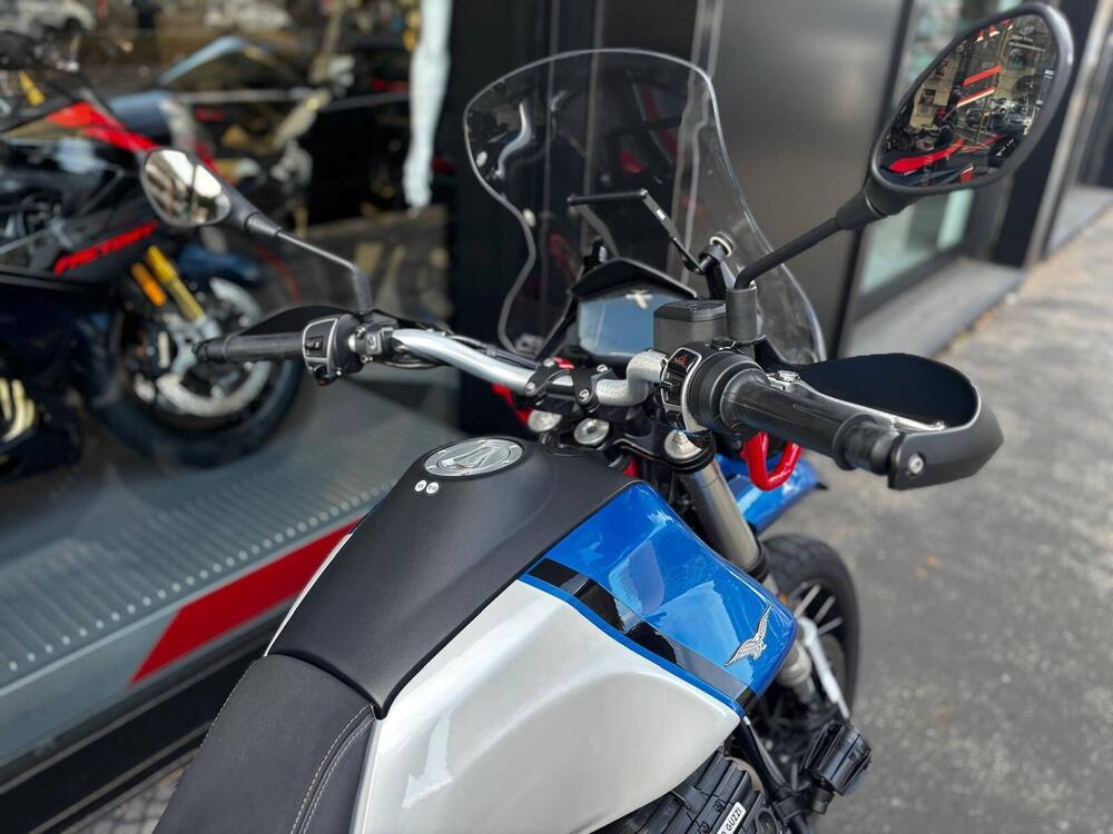 Moto Guzzi V85 TT Evocative Graphics (2021 - 23) (5)